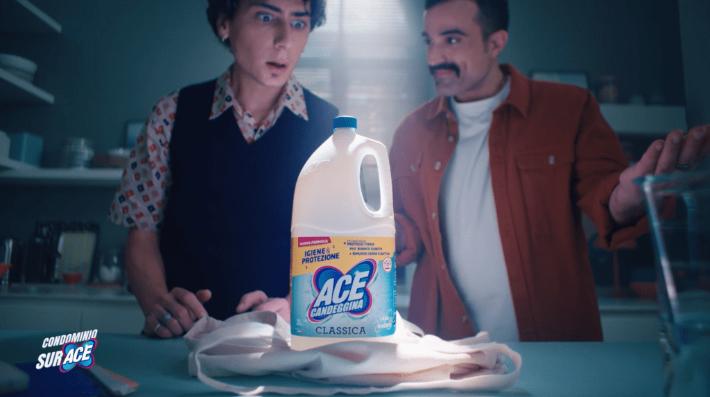 L'innovazione di Ace Candeggina a Casa Surace nel nuovo spot